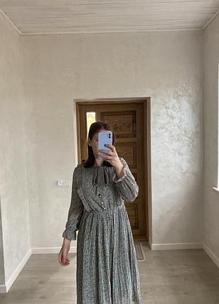 Продам свої сукні3 фото
