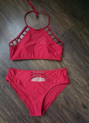 Купальник красный. топ и высокие трусики