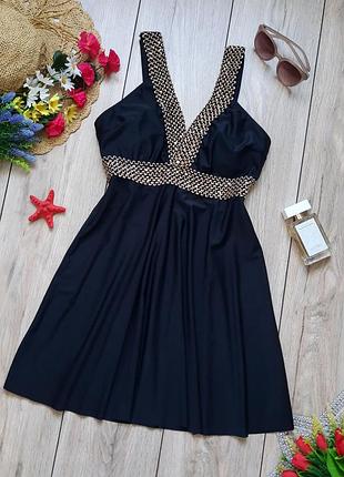 Верх купальника, верхня частина купальника.