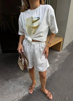 Трендовая футболка оверсайз с принтом