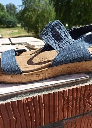 Легкие, комфортные босоножки skechers luxe