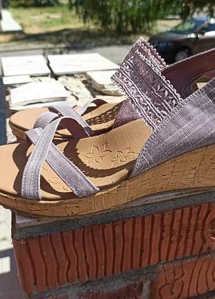 Оригинальные, удобные босоножки skechers