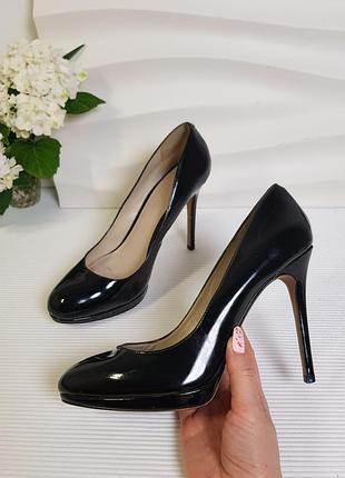 Безупречные нарядные лаковые туфли на шпильке aldo 40р