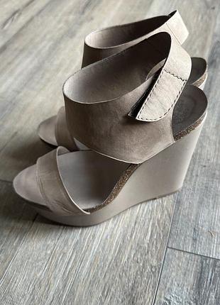 Нові босоніжки