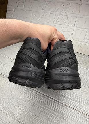 Классные черные кожаные кроссовки brooks zeal walker 3