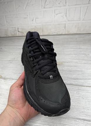 Классные черные кожаные кроссовки brooks zeal walker 2