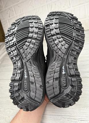 Классные черные кожаные кроссовки brooks zeal walker 7
