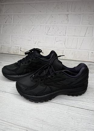 Классные черные кожаные кроссовки brooks zeal walker 5