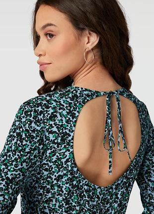 Брендовое платье с открытой спиной