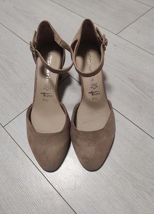 Босоножки с закрытым носиком кожа