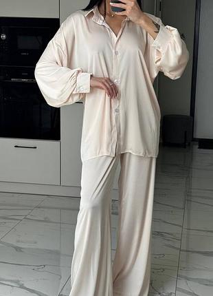 Женский шелковый костюм