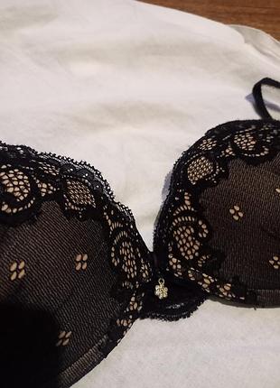 Кружевной бра с косточками и легким пуш-ап.