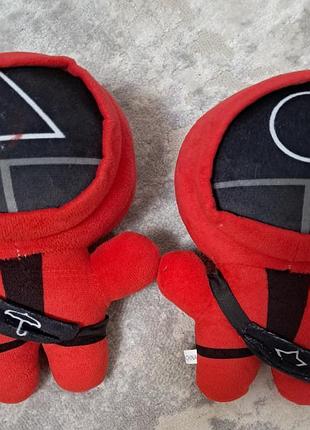 М'яка іграшка з гри в кальмара,у хорошому стані