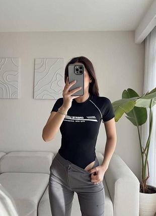 Стильный боди с принтом, черный