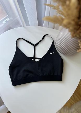 Чорний спортивний топ nike