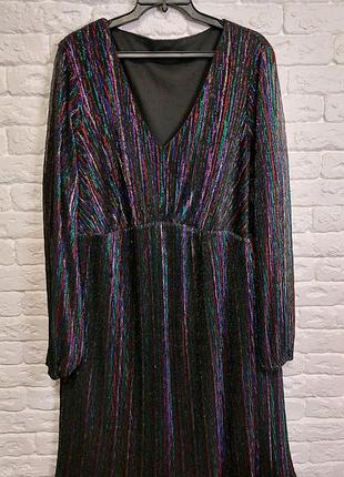 Фирменное нарядное платье