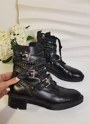 Полностью кожаные массивные сапоги с ремешками zara 40р