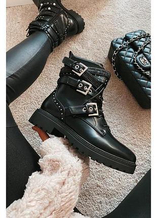 Полностью кожаные массивные сапоги с ремешками zara 40р