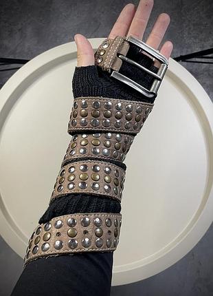 Шкіряний ремінь з заклепками