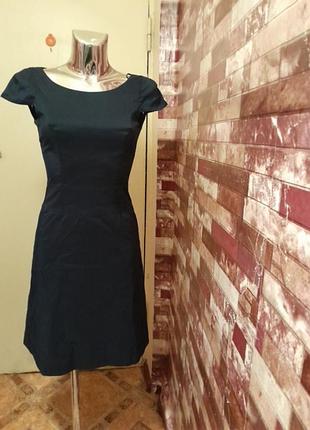 Платье футляр hugo boss размер 34-36 (хс маленькая с)