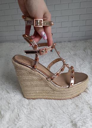 Босоніжки на платформі, еспадрильї на платформі