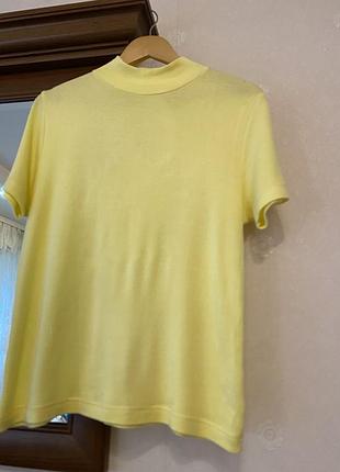 Футболка з коротким рукавом і горловиною типу гольфа