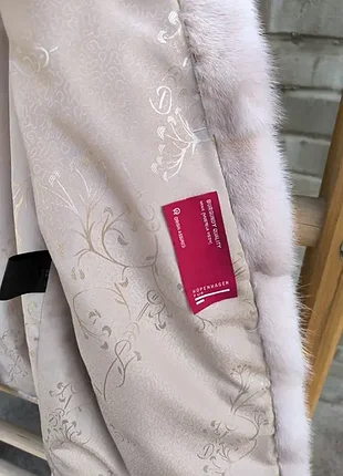Красивый мех , цвет пудра, длина от шеи 67 см, рукав 46 см, грудь 100 -106,талия 107,бедра 119см.4 фото