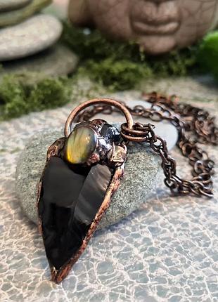 🔺⚜️💥кулон амулет "копье" натуральный черный обсидиан и лабрадор в медной оправе на цепочке