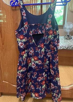 Сукня літнього часу в гарному стані, розмір s, колір синій.