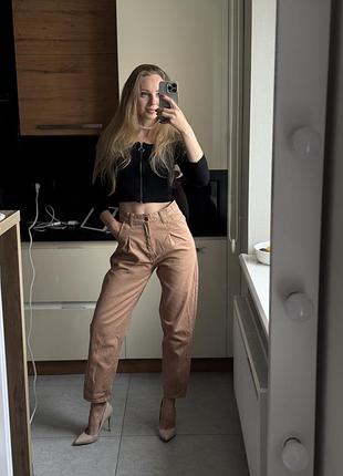 Стильная бежевая джинсы мом турция размер 25 цвет мокка