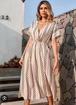 Стильное платье большого размера на запах