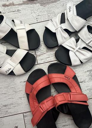 Женские кожаные шлепанцы