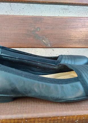 Кожаные балетки clarks