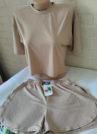 Летний костюм, футболка и шорты