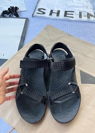 Стильні босоніжки merrell