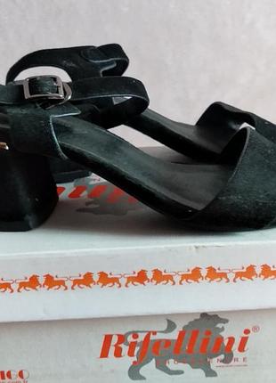 Босоніжки  чорні