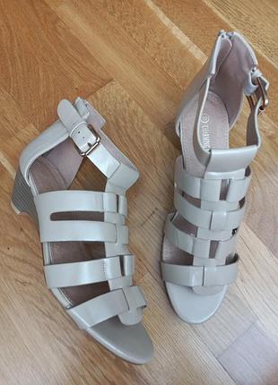 Босоніжки стан нових