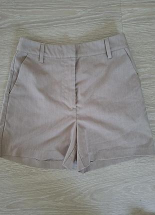 Базовые классические шорты бежевого цвета