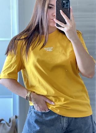 Футболка reebok оригінал горчична жовта