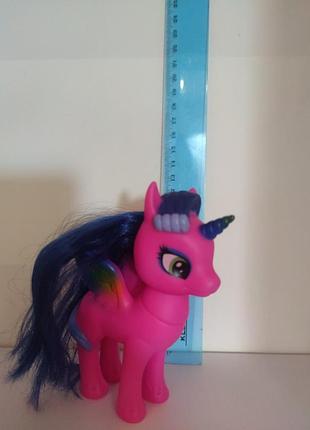 Единорог розовый