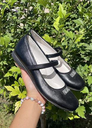 Туфлі балетки в школу для дівчинки натуральна шкіра є нюанс