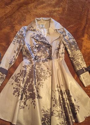 Плащ нарядний