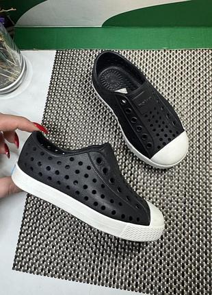 Оригинальные шлепанцы native кроксы