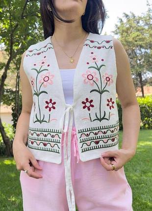 Колоритный жилет с вышивкой, украинская накидка вышиванка, этатно жилет с вышивкой