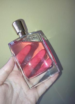 Стоковая оригинальная парфюмерия привезена из европы