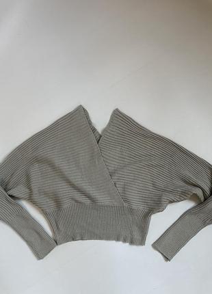 Кофта с открытыми плечами