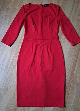 Стильное красное платье