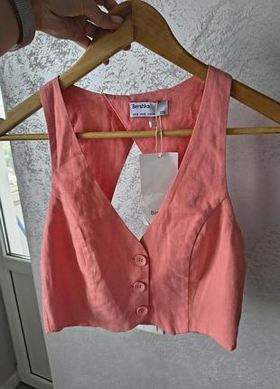 🔥 новажилетка  bershka з біркою  
розмір: sколір: бежевий  
матеріал: 70% бавовна,  30% льон 
оригінал, привезено з європи  
дуже стильна модель.