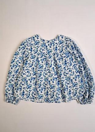Белая рубашка в милые голубые цветы, легкая, с пуговицами по спинке
♡идеал
♡4-5 лет / 98см, длина 40см