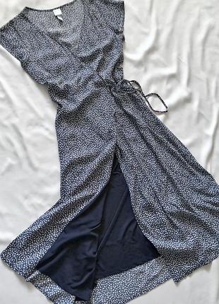 Легка сукня на запах